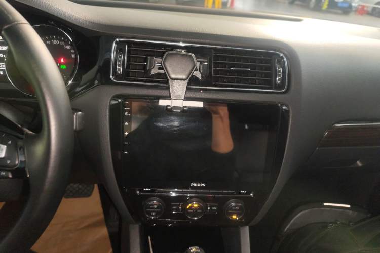 Used Volkswagen Sagitar 2015 230TSI Automatic Luxury Model
