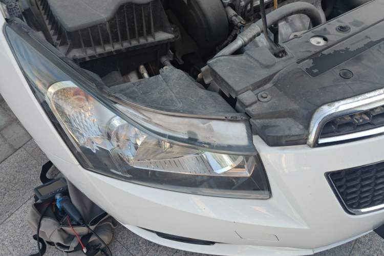 Used Chevrolet Cruze 2015 Hatchback 1.6L Automatic Comfort Edition Right Front Headlight