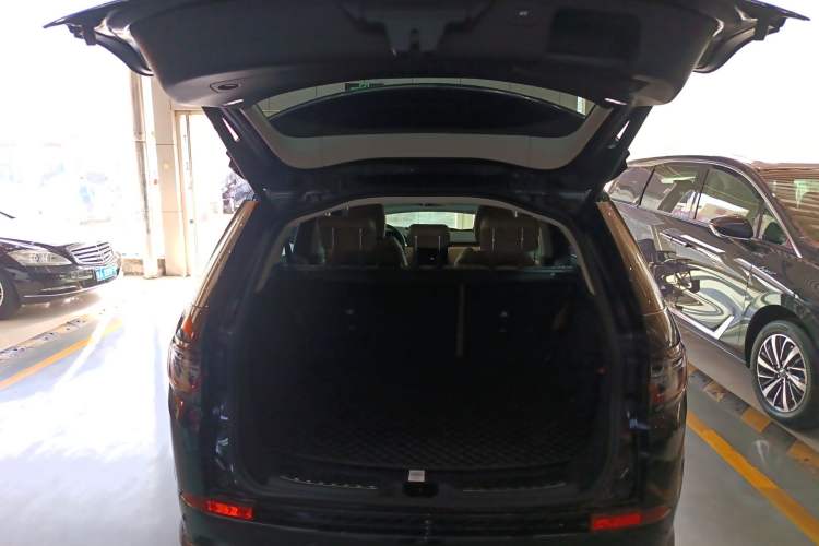 Used Land Rover Discovery Sport 2025 249 PS Performance Tech Edition Trunk