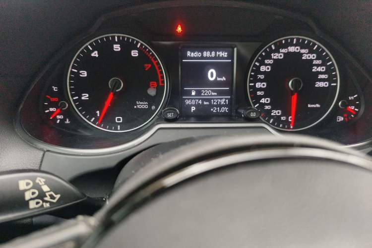 Used Audi Q5 2013 40 TFSI Technology Edition Odometer Close Up