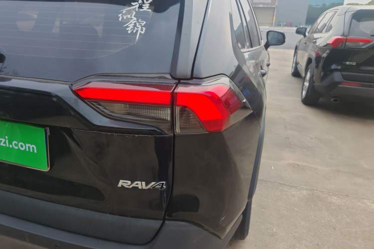 Used Toyota RAV4 2021 2.0L CVT Two-Wheel Drive Fashion Edition
