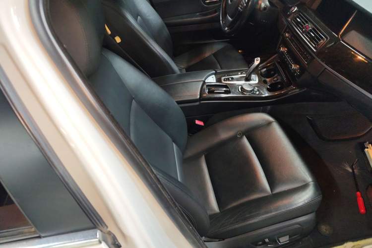 Used BMW 5 Series 2014 528Li Leading Model
