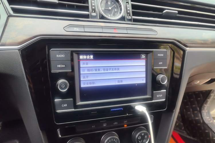 Used Volkswagen Magotan 2018 330TSI DSG Advanced Model Audio And AC Panel