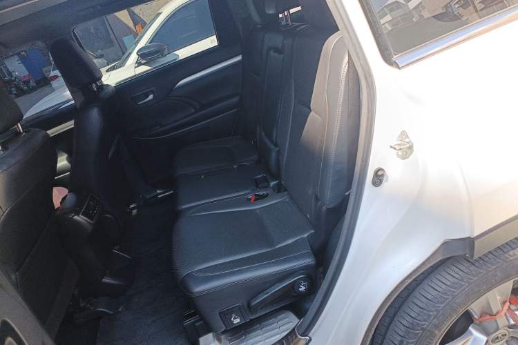 Used Toyota Highlander 2015 2.0T Four-Wheel Drive Luxury Edition 7-Seater Left Rear Seat