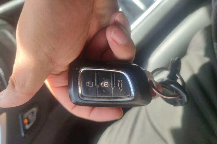 Used Dongfeng Aeolus AX7 2015 2.0L Automatic Zhiyi Trim