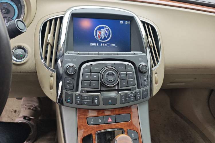 Used Buick LaCrosse 2011 2.4L SIDI Luxury Edition Audio And AC Panel