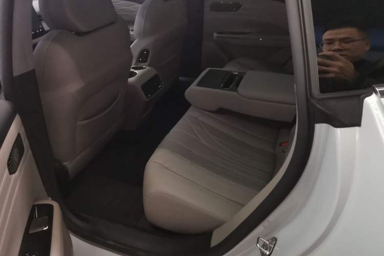 Used Geely Galaxy 8 2025 130km EM-P Starship Edition