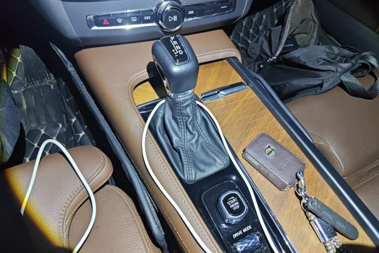 Used Volvo S90 2020 Facelift T5 Smart & Luxurious Edition Gear Lever