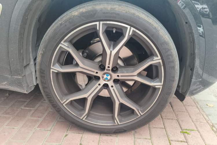 Used BMW X5 2023 xDrive 30Li Luxury M Sport Package
