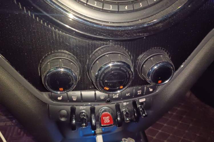 Used MINI Countryman 2018 2.0T COOPER S ALL4 Artist Audio And AC Panel