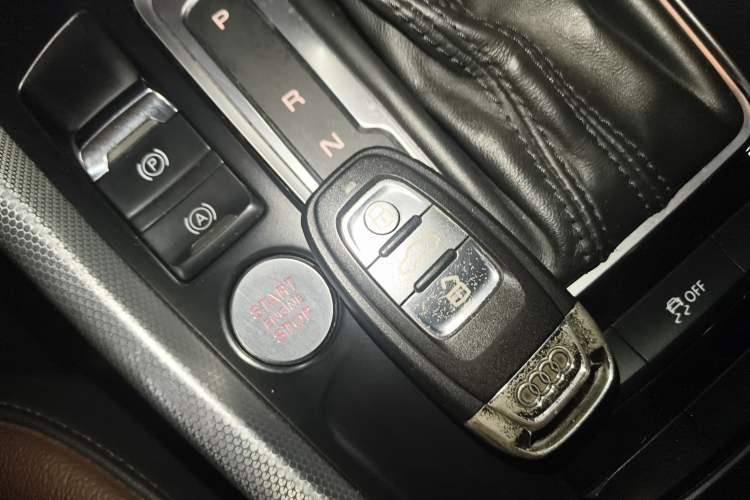 Used Audi Q5 2017 Plus 40 TFSI Technology Model