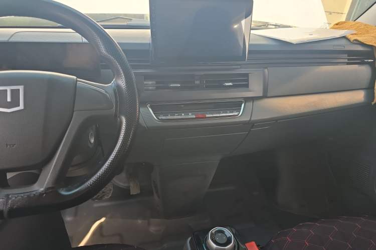 Used Farizon Xingxiang V 2024 Star Enjoy V6E Feature Edition Xuanwu 41.055 kWh Center Console