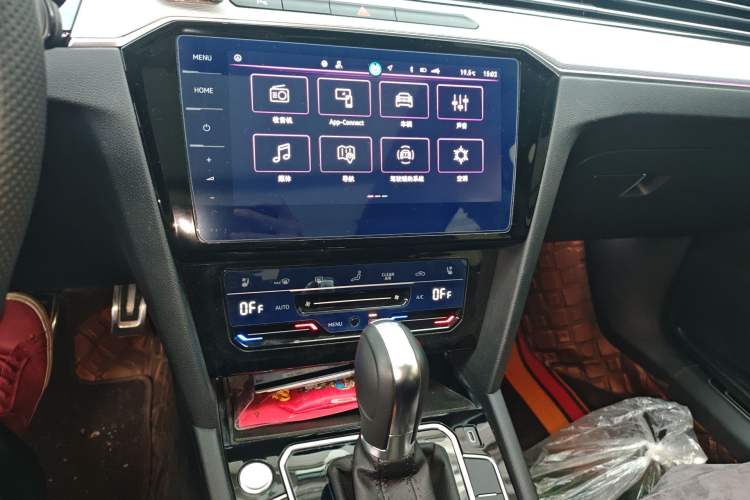 Used Volkswagen Magotan 2023 2 Million Units Commemorative Edition 330TSI DSG Luxury Version Audio And AC Panel