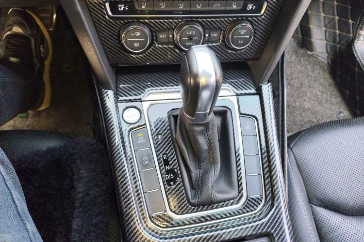 Used Volkswagen FAW-Volkswagen CC 2019 330TSI Glamour Edition China V Standard Gear Lever