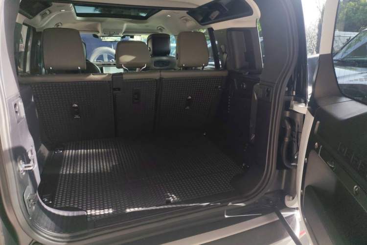 Used Land Rover Defender 2022 110 P400 Dark Edition
