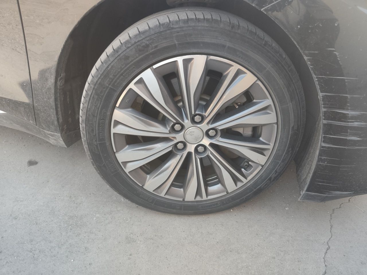 Hongqi E-QM5 2024 610 km PLUS — снимка 8
