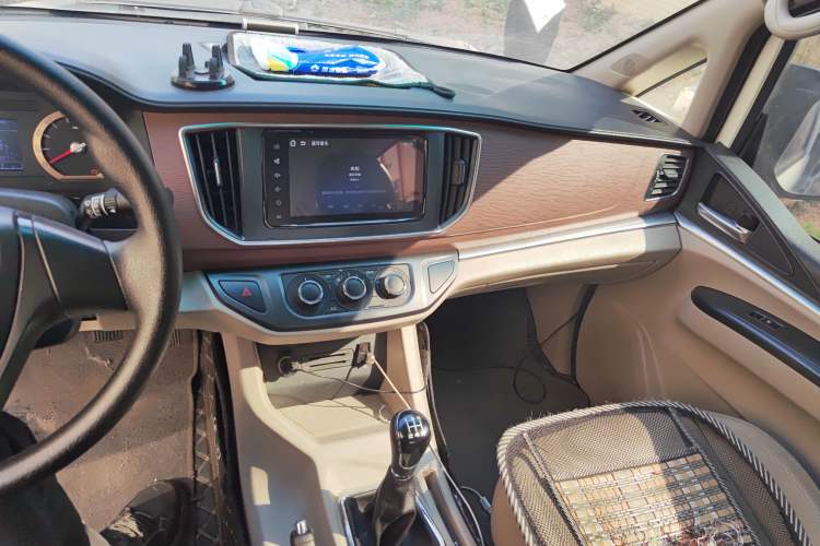 Used FORTHING Lingzhi 2019 M5L 1.6L 7-Seater Luxury Model China VI Standard