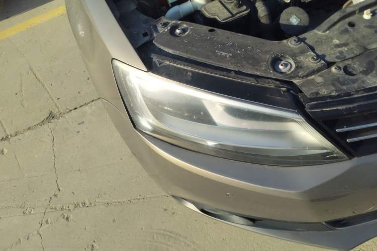 Used Volkswagen Sagitar 2014 1.4TSI Automatic Luxury Model Right Front Headlight