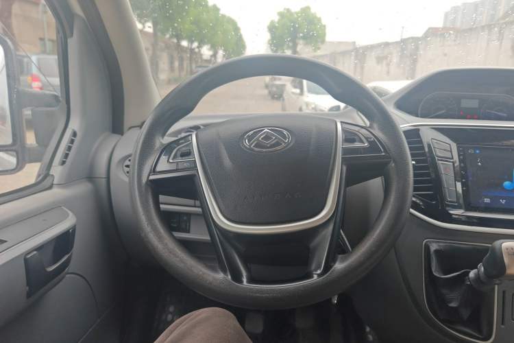 Used SAIC MAXUS Xintu V80 2018 2.5T 6-Speed Manual Commercial Long Wheelbase Mid-Height 9-Seater Steering Wheel