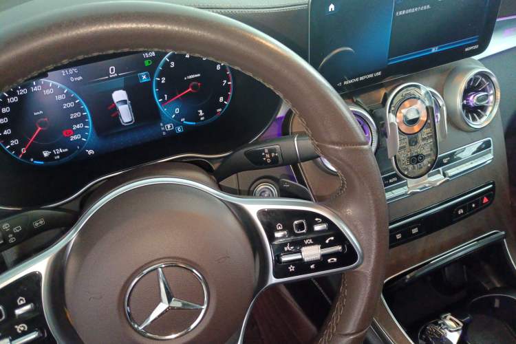 Used Mercedes-Benz GLC 2022 Facelift GLC 260 L 4MATIC Luxury Edition Gear Lever