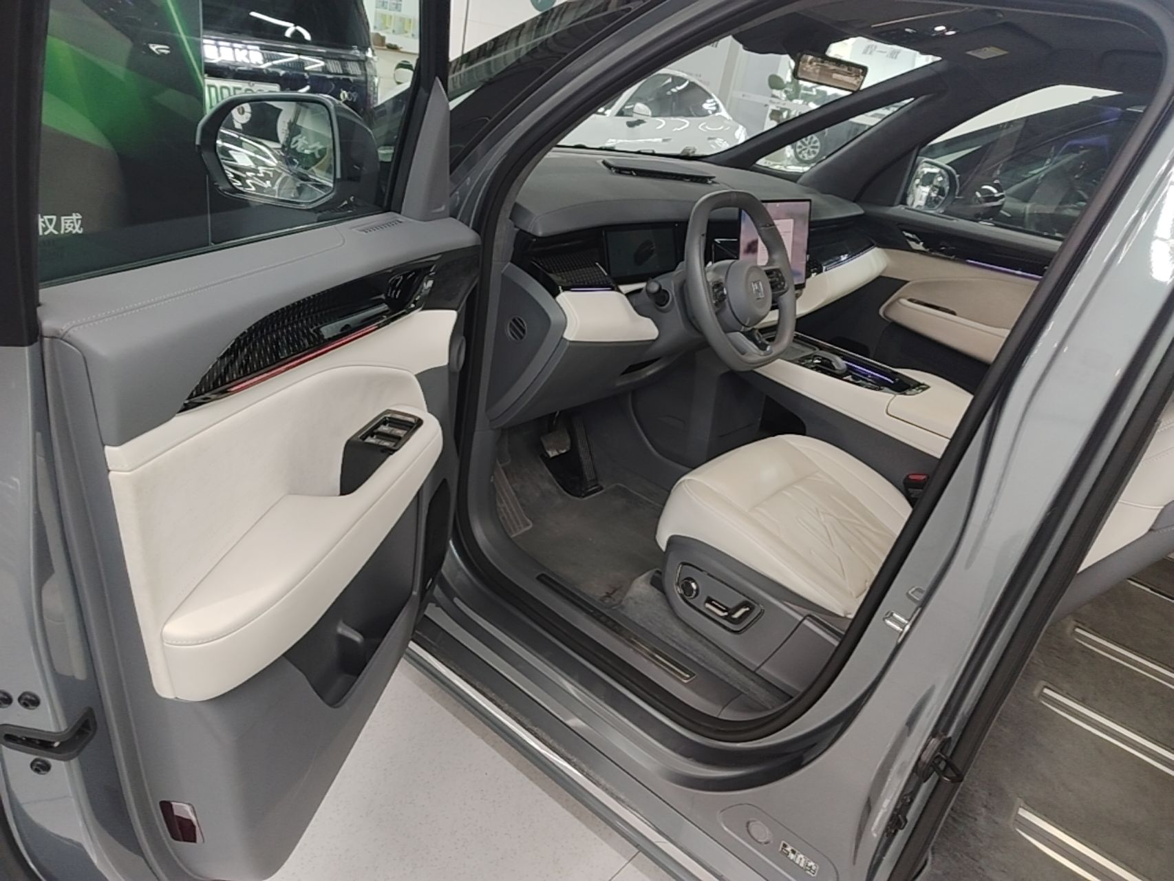 Zeekr 009 2024 Six-Seat Executive Version 4WD 108 kWh — снимка 18