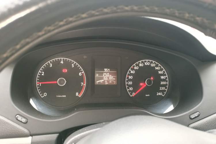 Used Volkswagen Sagitar 2014 Revised Version 1.6L Manual Comfort Edition