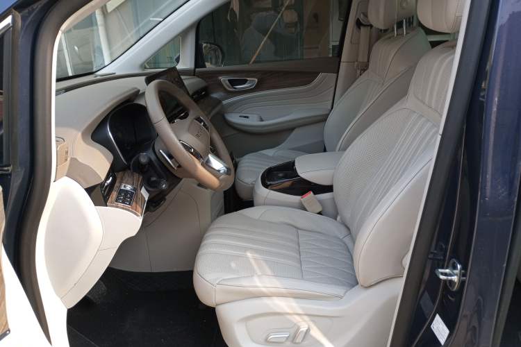 Used Roewe iMAX8 2023 400TGI Comfort Edition