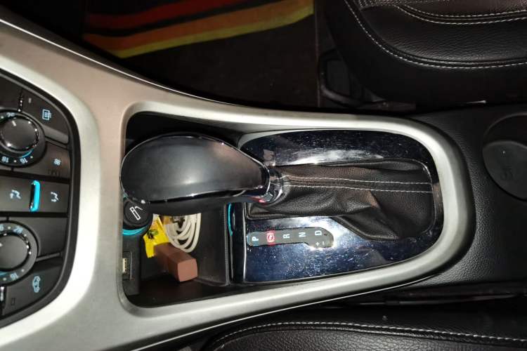 Used Buick GT 2013 XT 1.6L Automatic Fashion Edition Gear Lever