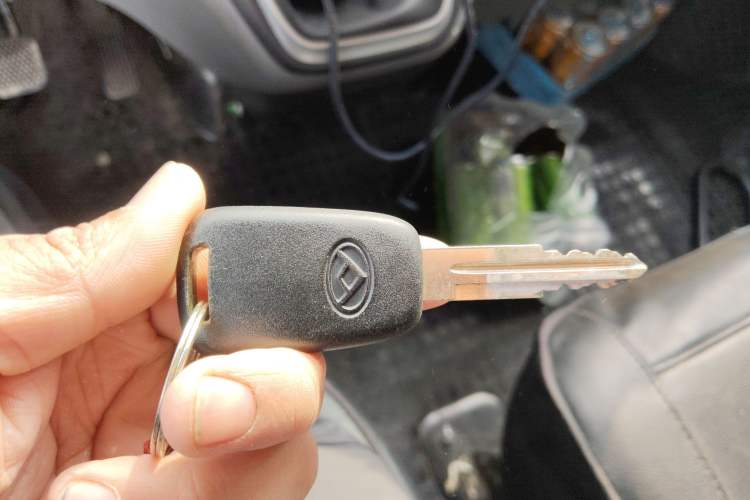 Used SAIC MAXUS Xintu V80 2021 2.0T Manual Classic Aoyuntong 127 PS Mid-axle Mid-roof 6/7/8/9-Seater