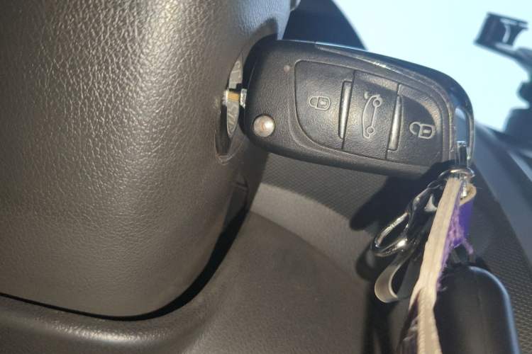 Used Suzuki Wagon R X5 2013 Cruise Edition 1.4L VVT Standard Model Vehicle Key