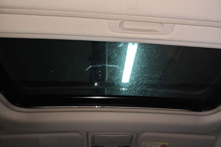 Used JMC Yusheng S350 2017 2.0T Automatic 2WD Diesel Luxury Version with Sunroof 5 Seats