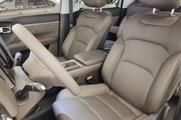 Used Wuling Wuling Starlight 730 2025 Model Plug-in Hybrid 125km Luxury Edition
