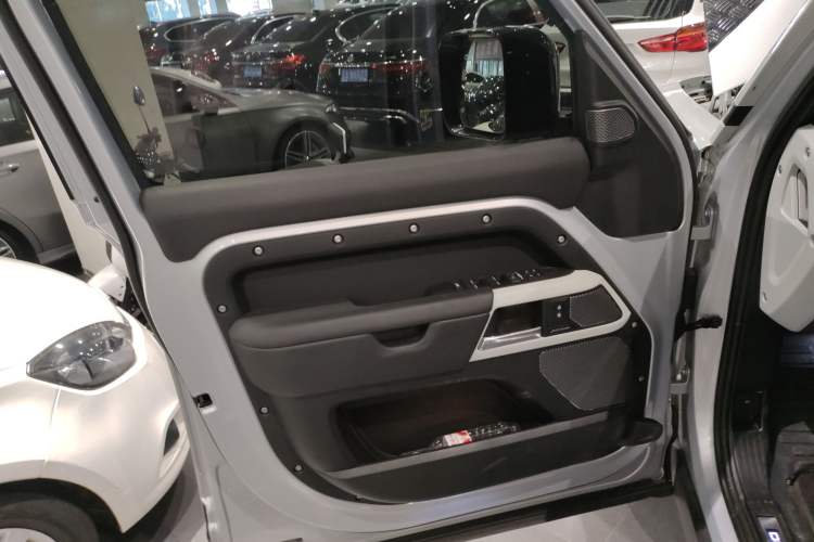 Used Land Rover Defender 2024 110 3.0T P400 XS
