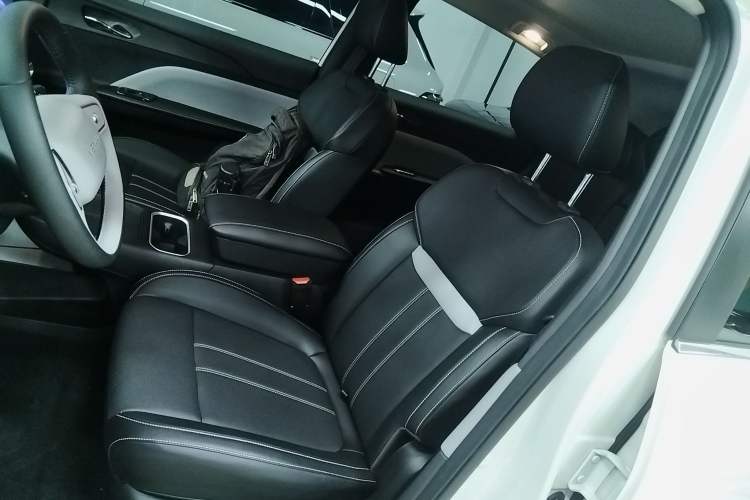 Used Venucia VX6 2025 Large Flat-Layout 520 Pro
