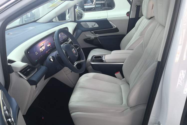 Used Buick Century 2025 2.0T Seven-Seater Yinshi Edition