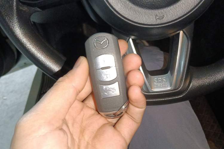 Used Mazda 3 Axela 2017 Sedan 1.5L Automatic Comfort Model Emission Standard China V Vehicle Key