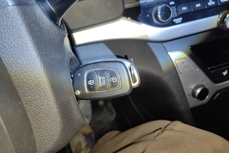 Used Hyundai Elantra (6th Generation / Lingdong) 2016 1.6L Automatic ZhiXuan – Elite Version