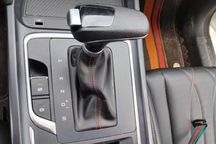 Used Bestune T55 2023 1.5T Automatic Leap Model Gear Lever