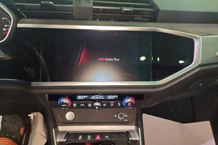 Used Audi Q3 2019 40 TFSI Fashion Dynamic Model Audio And AC Panel