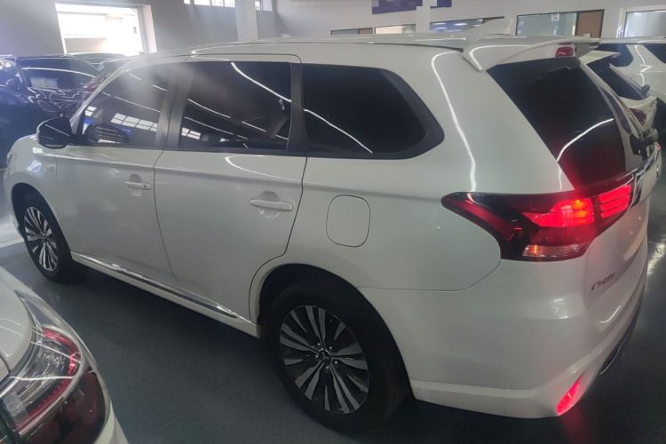 Used Mitsubishi Outlander 2021 Revised Version 2.0L Two-Wheel Drive Comfort Edition 5 Seats
