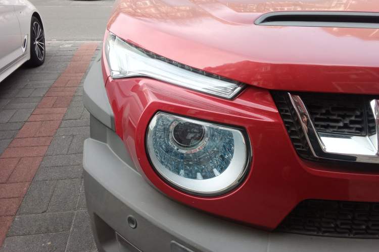 Used BAIC Off-Road BJ20 2016 1.5T CVT Luxury Model Right Front Headlight