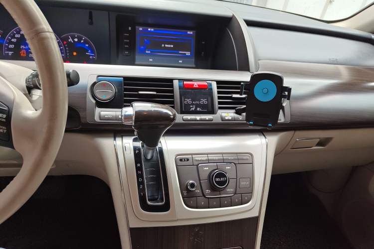 Used Honda Elysion 2015 2.4L VTi-S Prestige Edition Audio And AC Panel