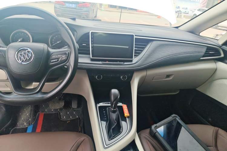 Used Buick GL6 2019 18T 6-Seater Elite Version China V Standard Audio And AC Panel