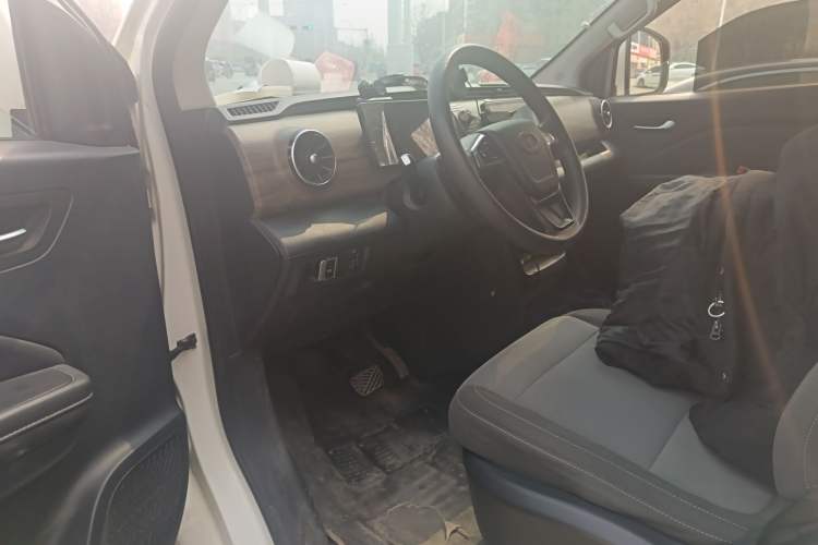 Used Ruichi EC75 2023 Pioneer Model I 41.85 kWh Interior 3