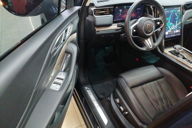 Used Hongqi HS7 2023 2.0T Automatic All-Wheel-Drive Flagship Edition Six Seats Interior 3