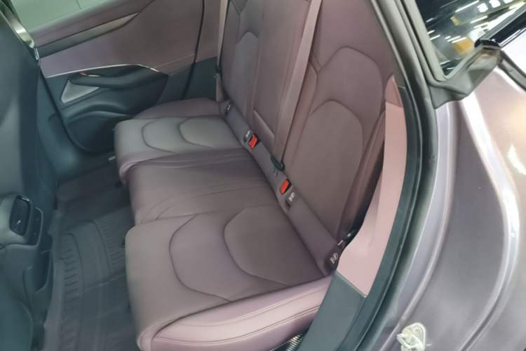 Used Xiaomi Auto SU7 2024 Four-Wheel Drive Ultra-Long Range Advanced Intelligent Driving Max Edition Left Rear Seat