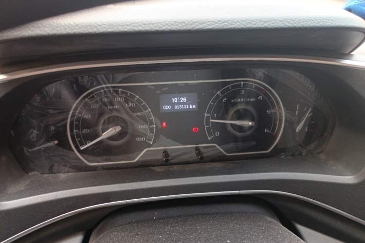 Used SAIC MAXUS Xintu V80 2023 2.0T Manual Classic Aoyuntong Short Wheelbase Mid-Roof 5/6-Seater