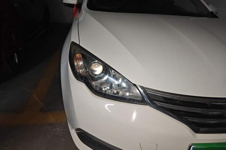 Used Roewe 360 2015 1.5L Automatic Luxury Edition Right Front Headlight