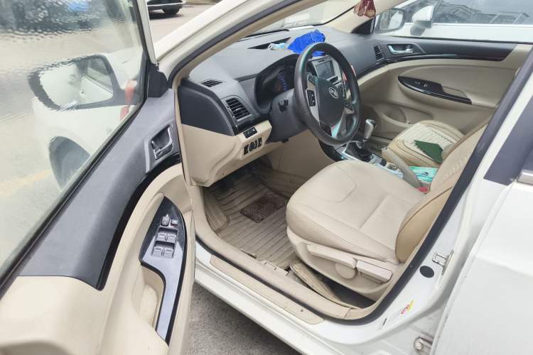 Used BYD Surui 2012 1.5L Manual Luxury Version Driver Seat