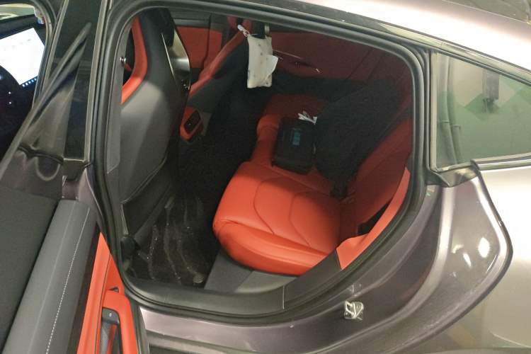 Used Xiaomi Auto SU7 2024 Four-Wheel Drive Ultra-Long Range Advanced Intelligent Driving Max Edition